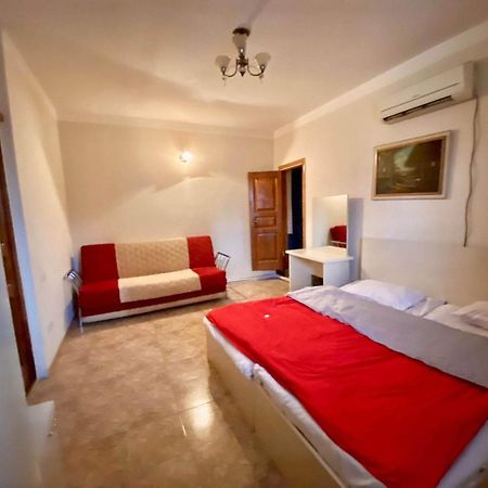 Nino And Ali Apartment Батуми Екстериор снимка