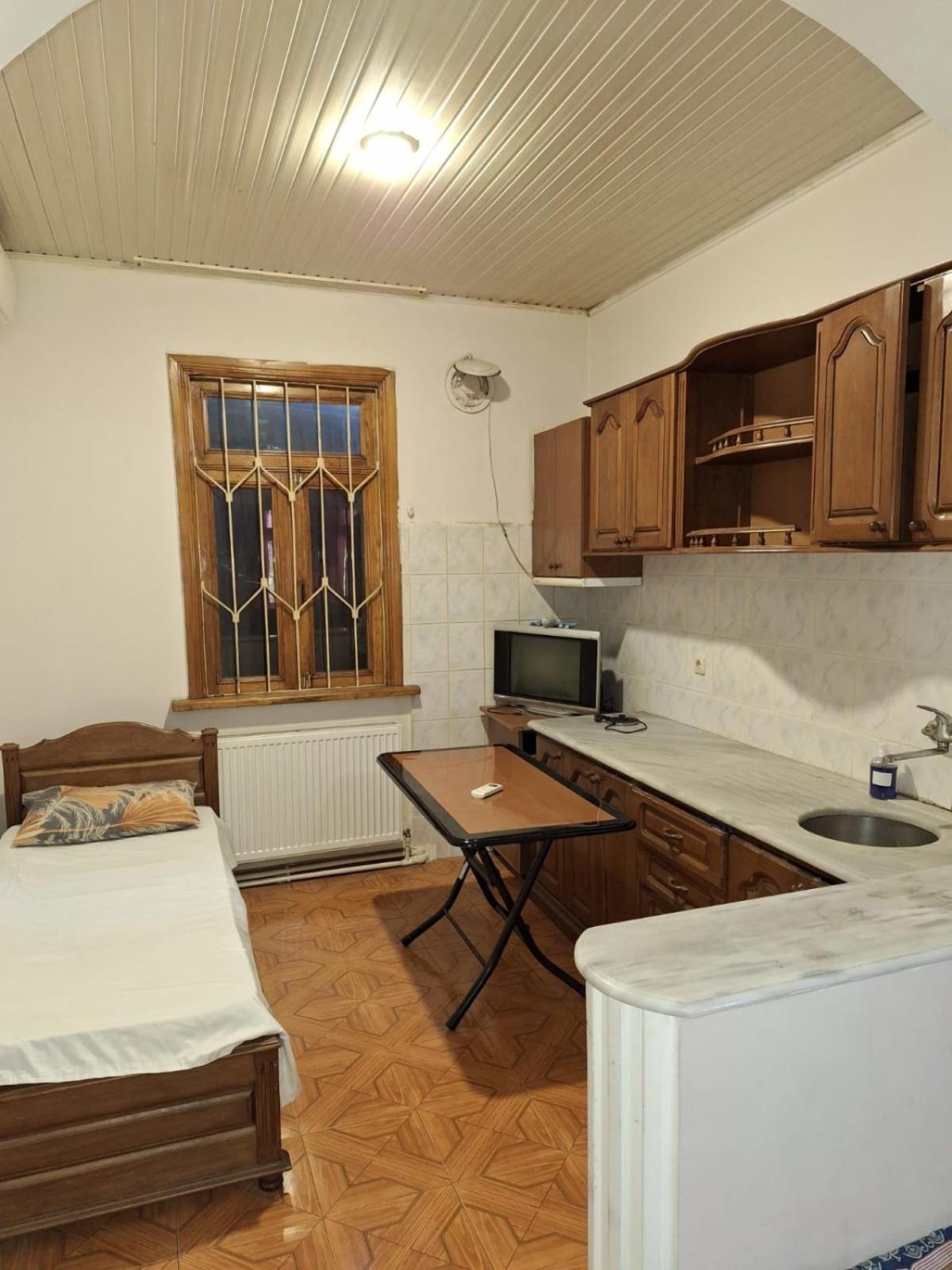 Nino And Ali Apartment Батуми Екстериор снимка